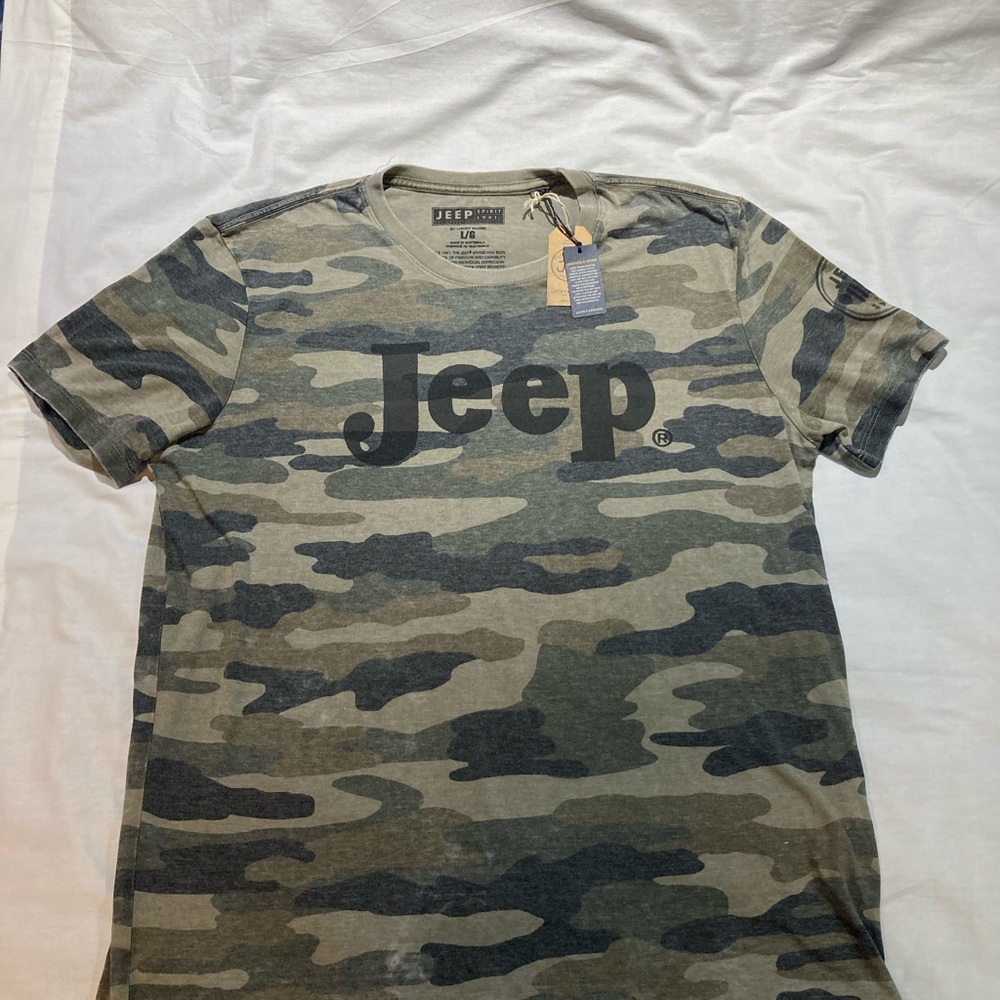 Lot of 2 Men’s Lucky Brand Camo Jeep/ Venice Burnout T-shirts. Size large, NWT! - Picture 2 of 11